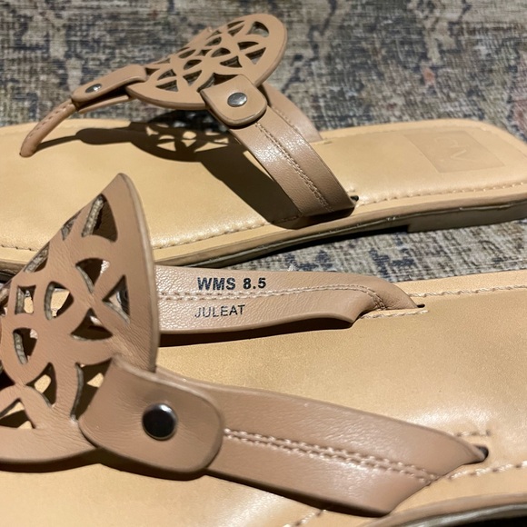 Dolce Vita Juleat scandals | women’s size 8.5 | tan - Picture 4 of 4